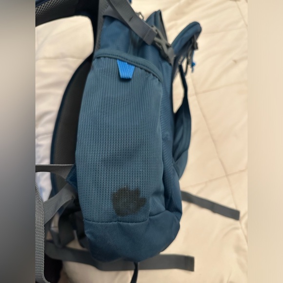 Outdoor Products Deluxe 17 Ltr Hydration Backpack, 2-Liter Reservoir No Bladder - Picture 2 of 6